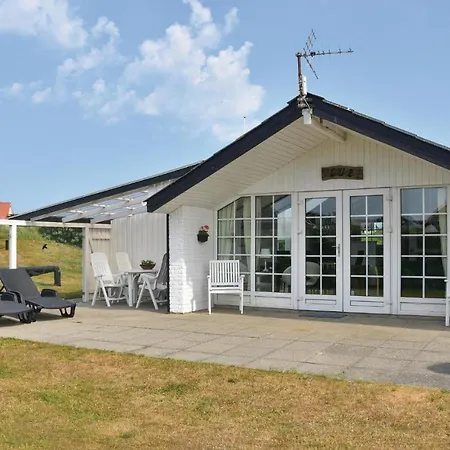 Stunning In Ringkobing With Kitchen Sondervig